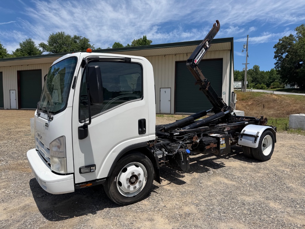2013 Isuzu NRR's photo
