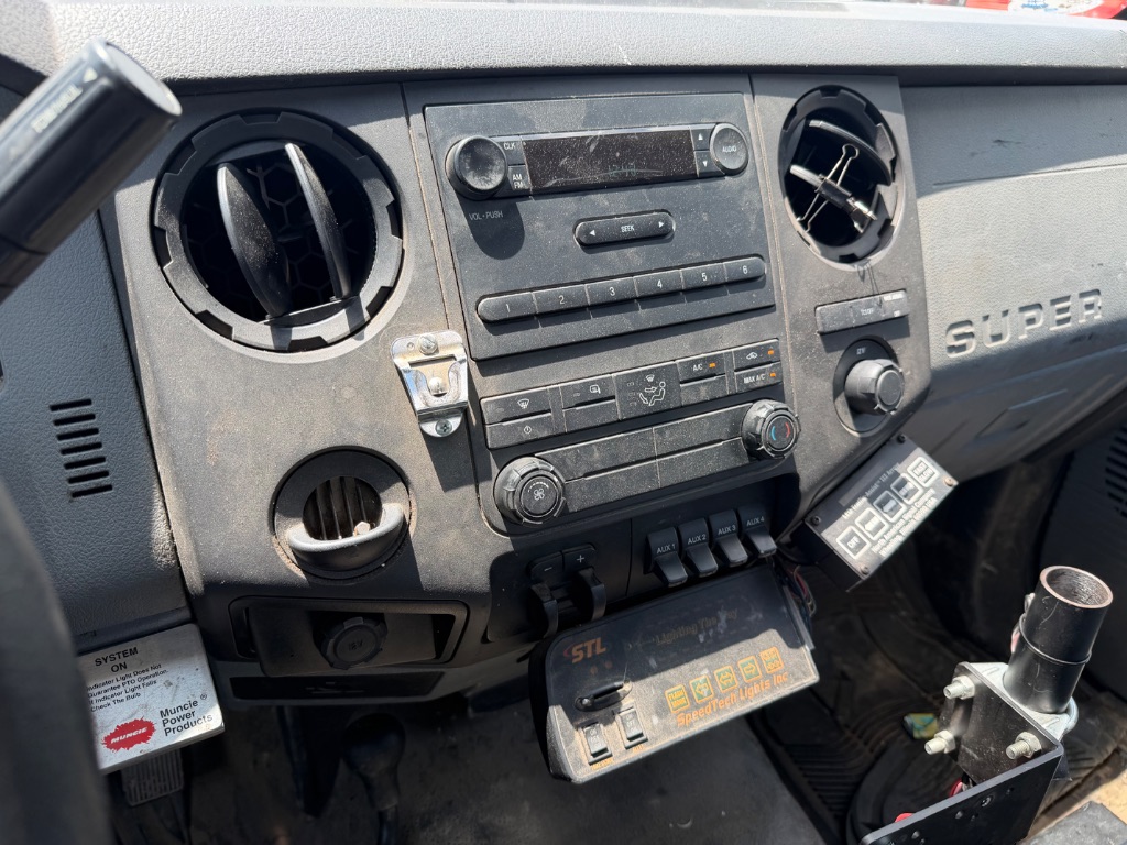 2014 Ford F-550 - Photo 13