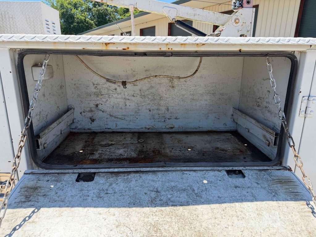 2005 Ford F-550 - Photo 18