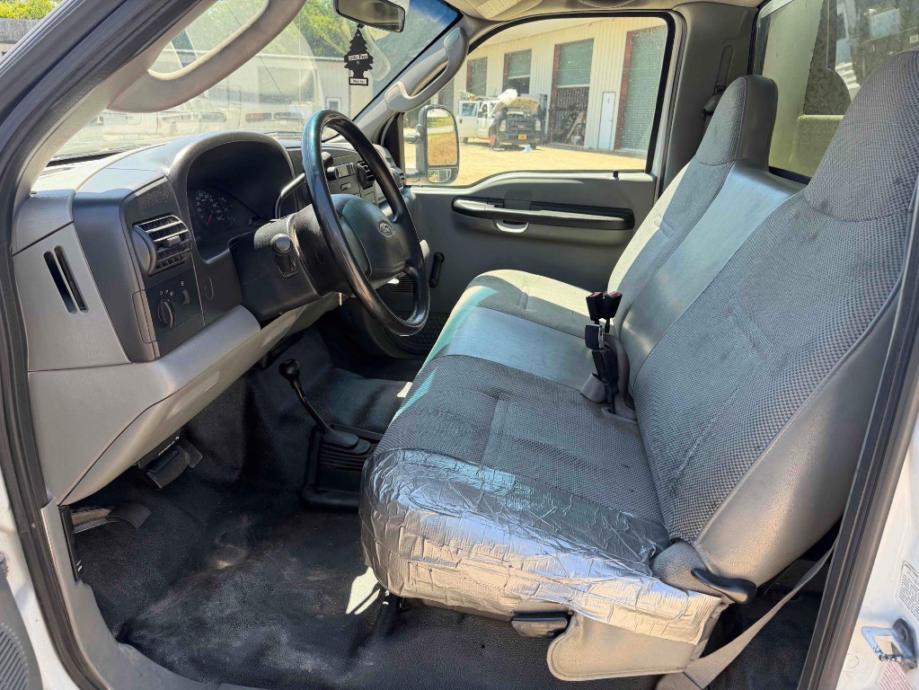 2005 Ford F-550 - Photo 15