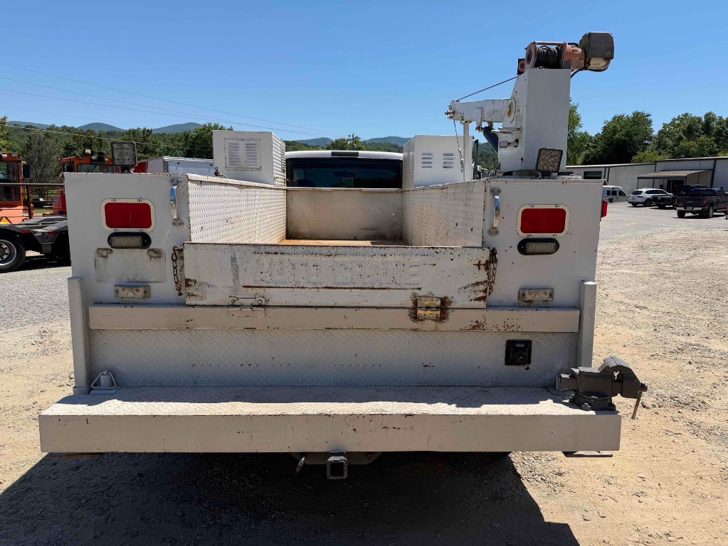2005 Ford F-550 - Photo 6