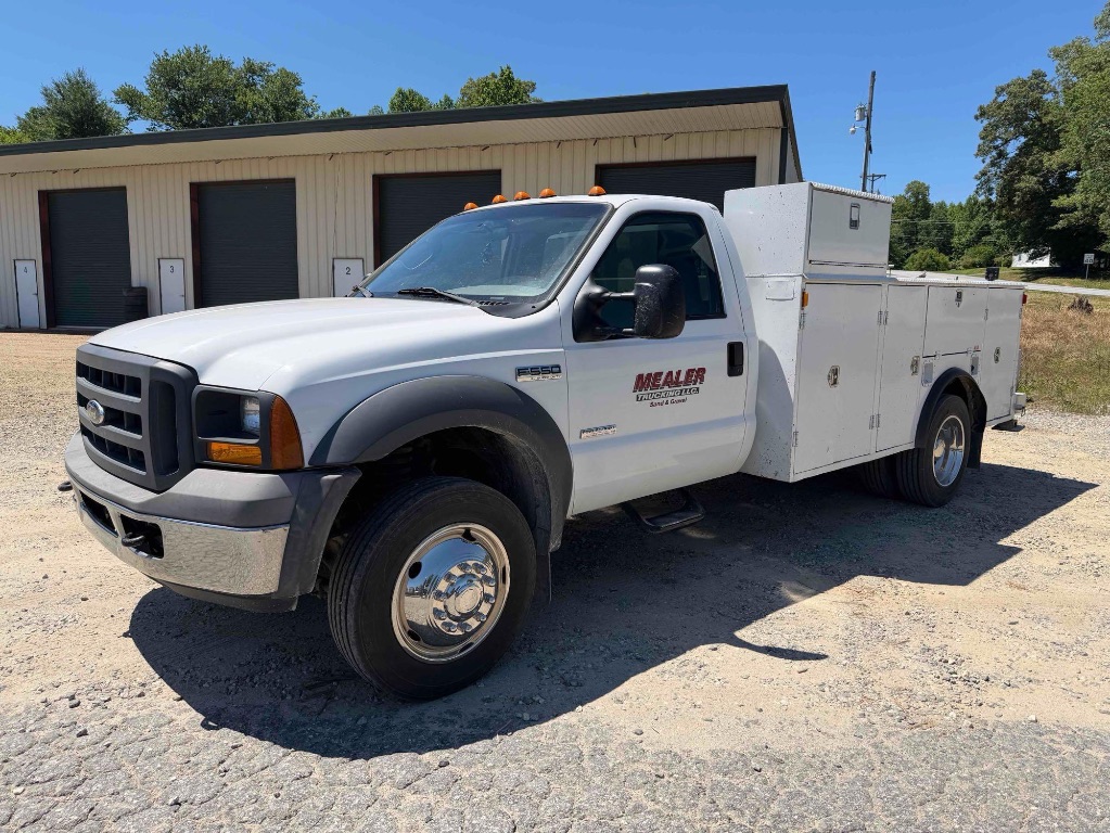 2005 Ford F-550's photo
